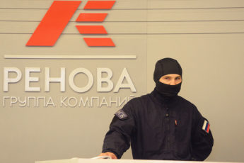 Топ-менеджеров «Реновы», обвиняемых в даче взятки, перевели под домашний арест