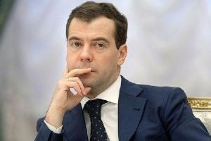 Медведев пригрозил нефтяникам запретительными пошлинами
