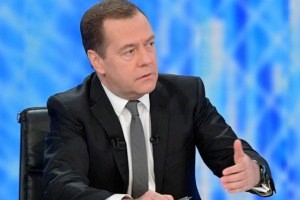 Медведев обрушился на чиновников, нефтяников и плохих родителей